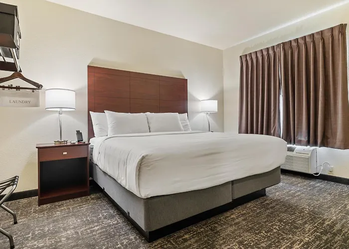 Cobblestone Hotel&suites - 3*