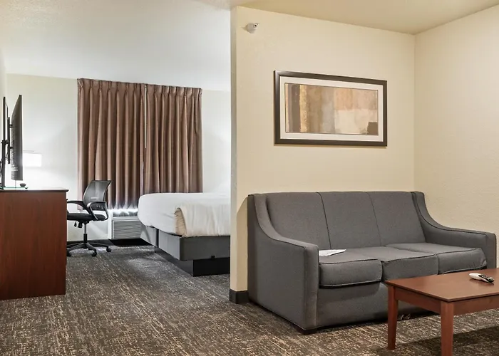 Cobblestone Hotel&suites - 3*