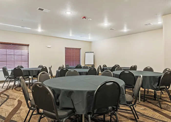 Hotel Cobblestone & -